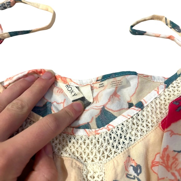 Roxy Cream & Pink Floral Flowy Scoop Neck Tank Top Women’s Medium - Picture 3 of 4